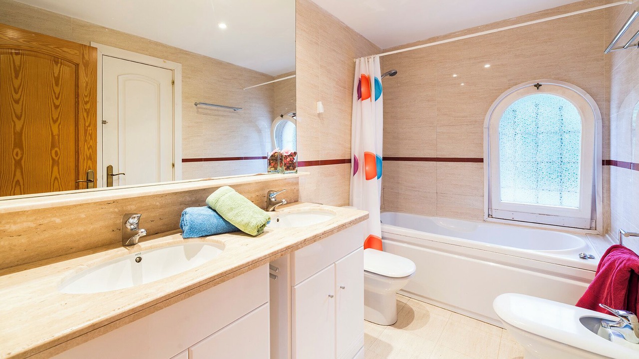 Photo of Bathroom in Llambilles