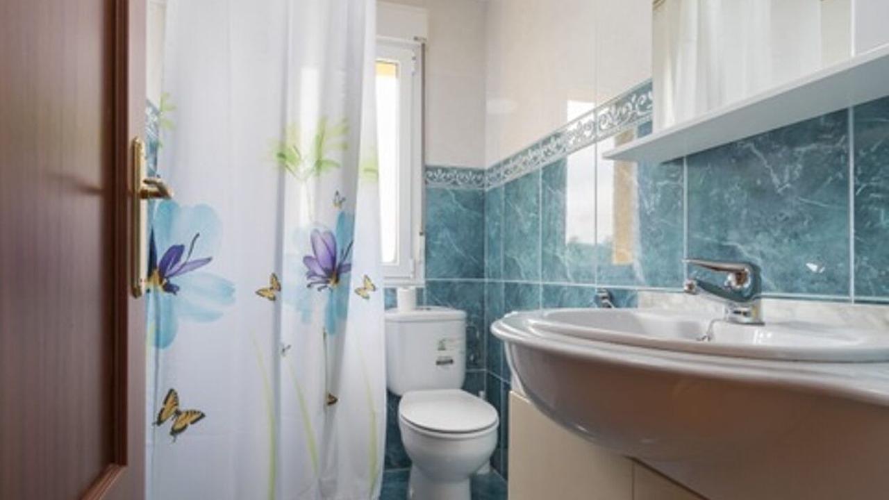 Photo of Bathroom in Sandiche