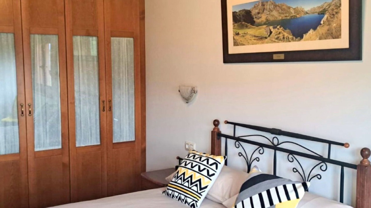 Photo of Bedroom in Parres