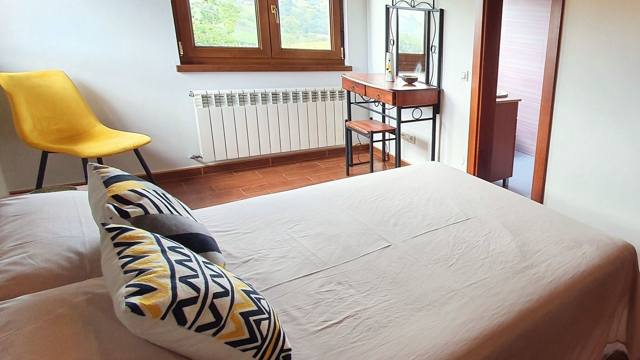 Photo of Bedroom in Parres