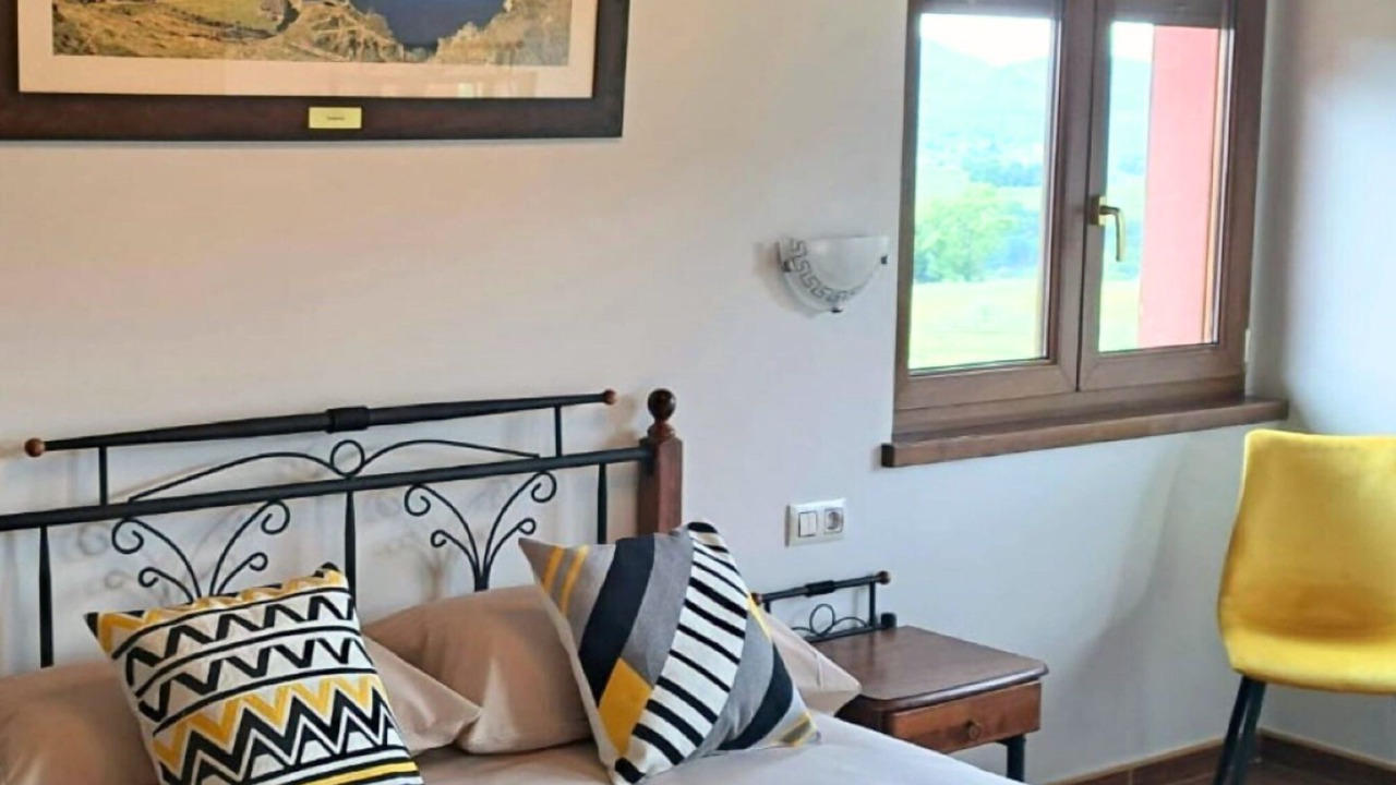 Photo of Bedroom in Parres