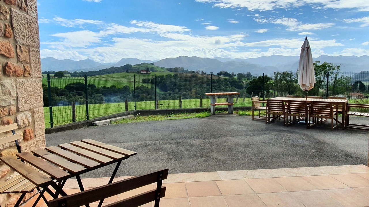 Photo of Outdoor in Parres