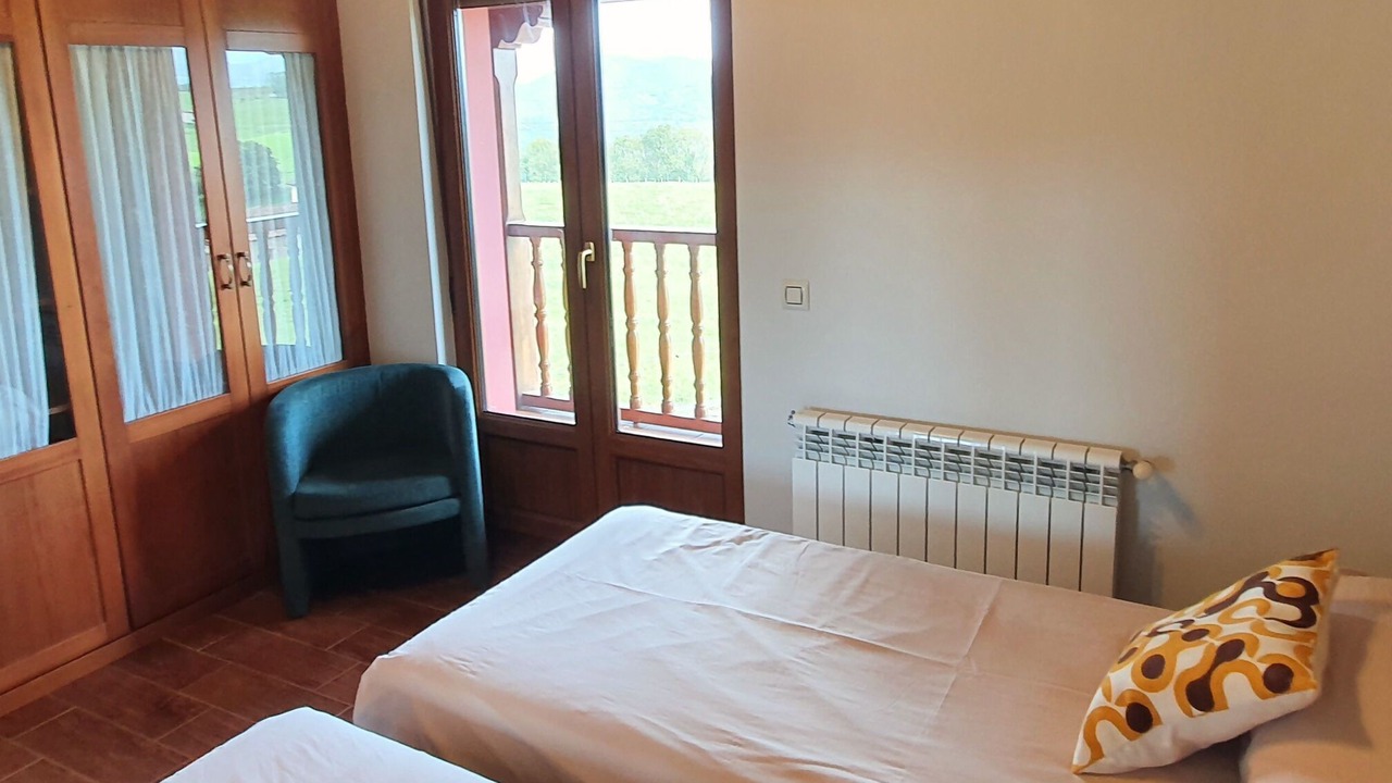 Photo of Bedroom in Parres