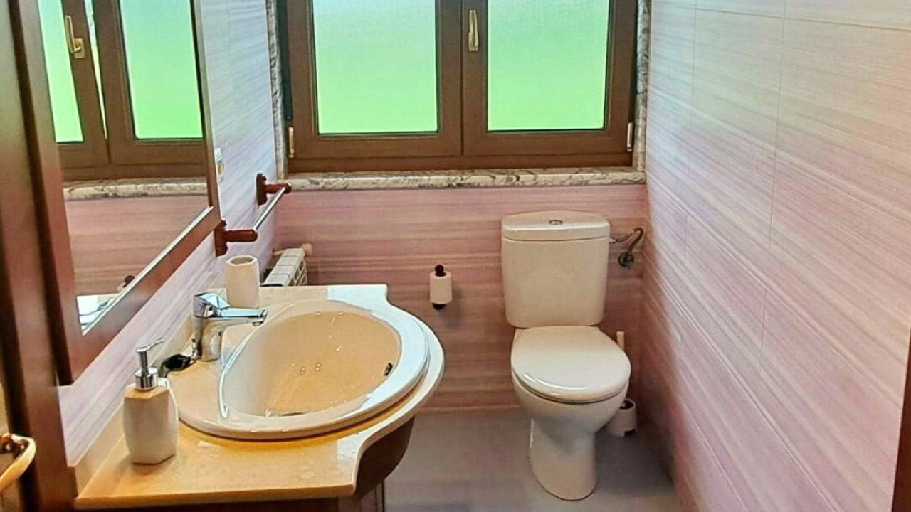 Photo of Bathroom in Parres
