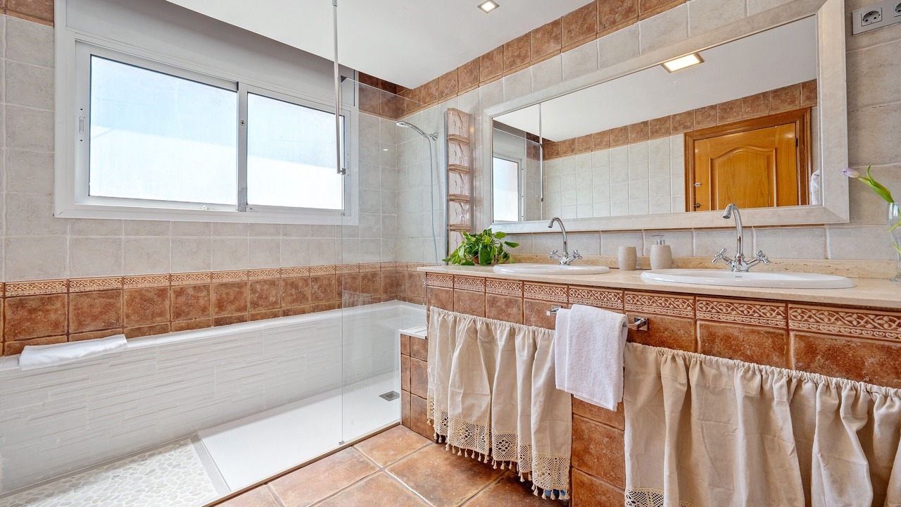 Photo of Bathroom in Bellvey