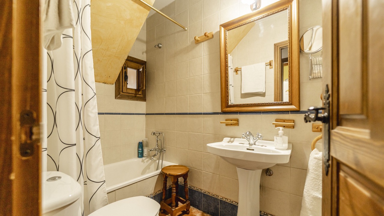 Photo of Bathroom in Canalejas de Penafiel