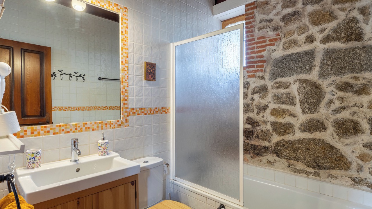 Photo of Bathroom in Bonilla de la Sierra