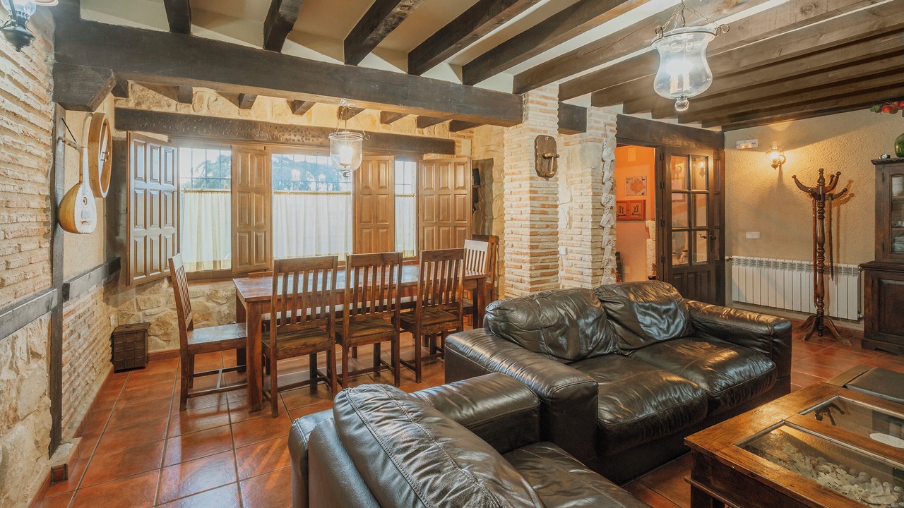Photo of Livingroom in Turrubuelo