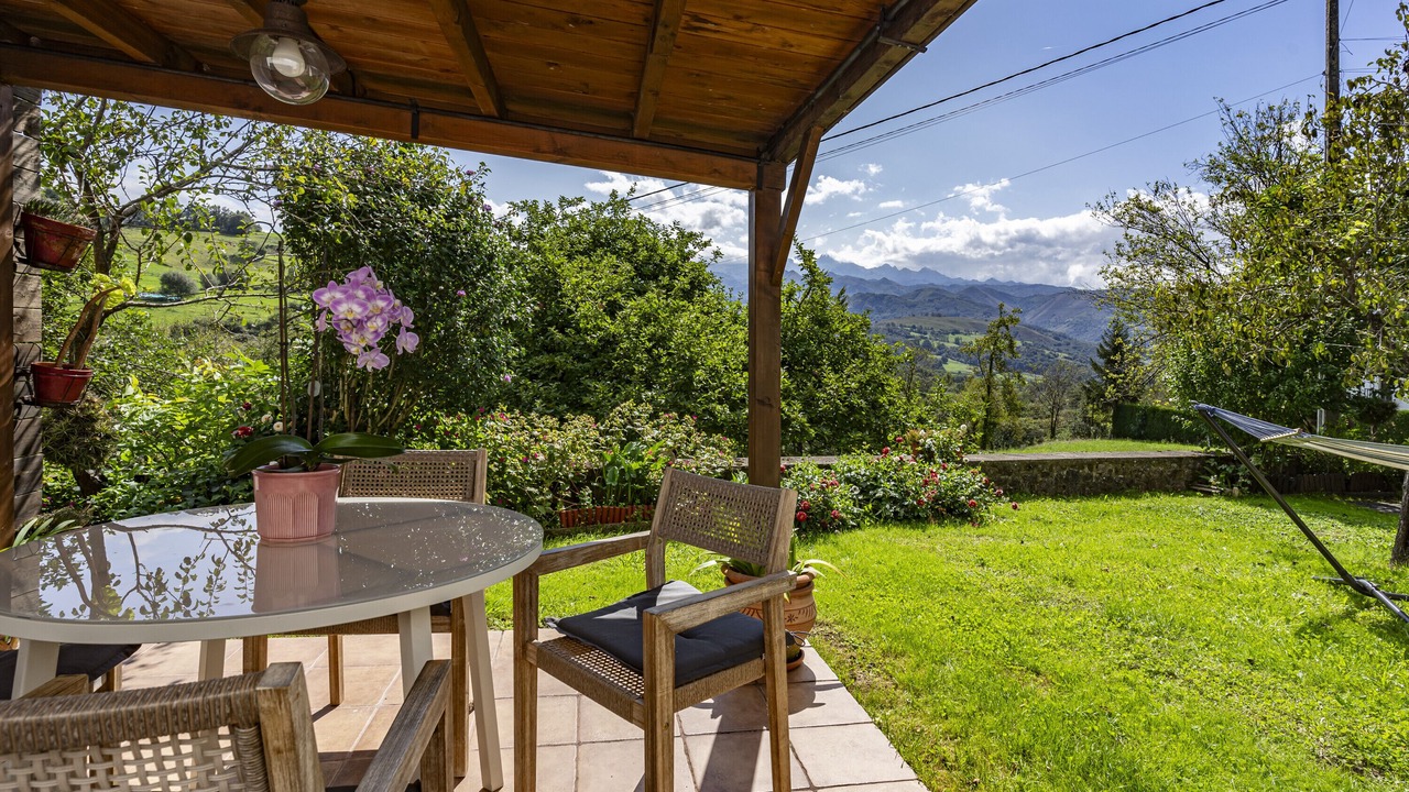 Photo of Outdoor in Llenin