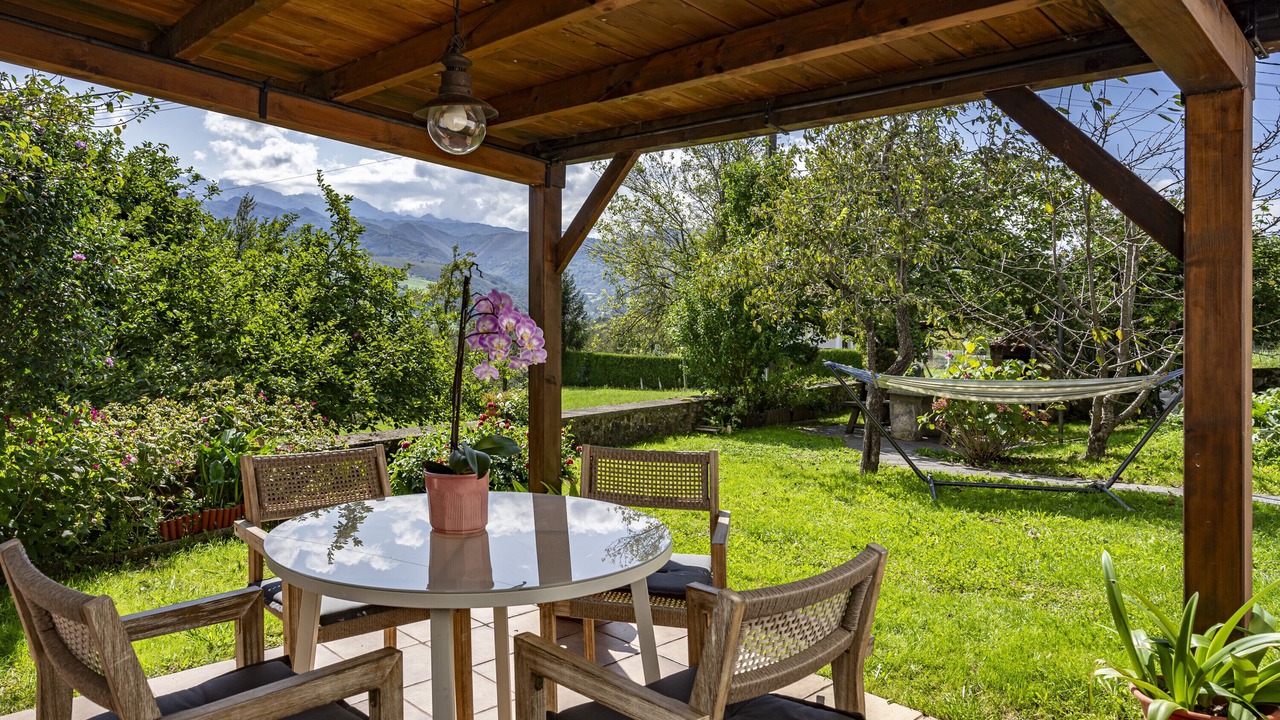 Photo of Outdoor in Llenin