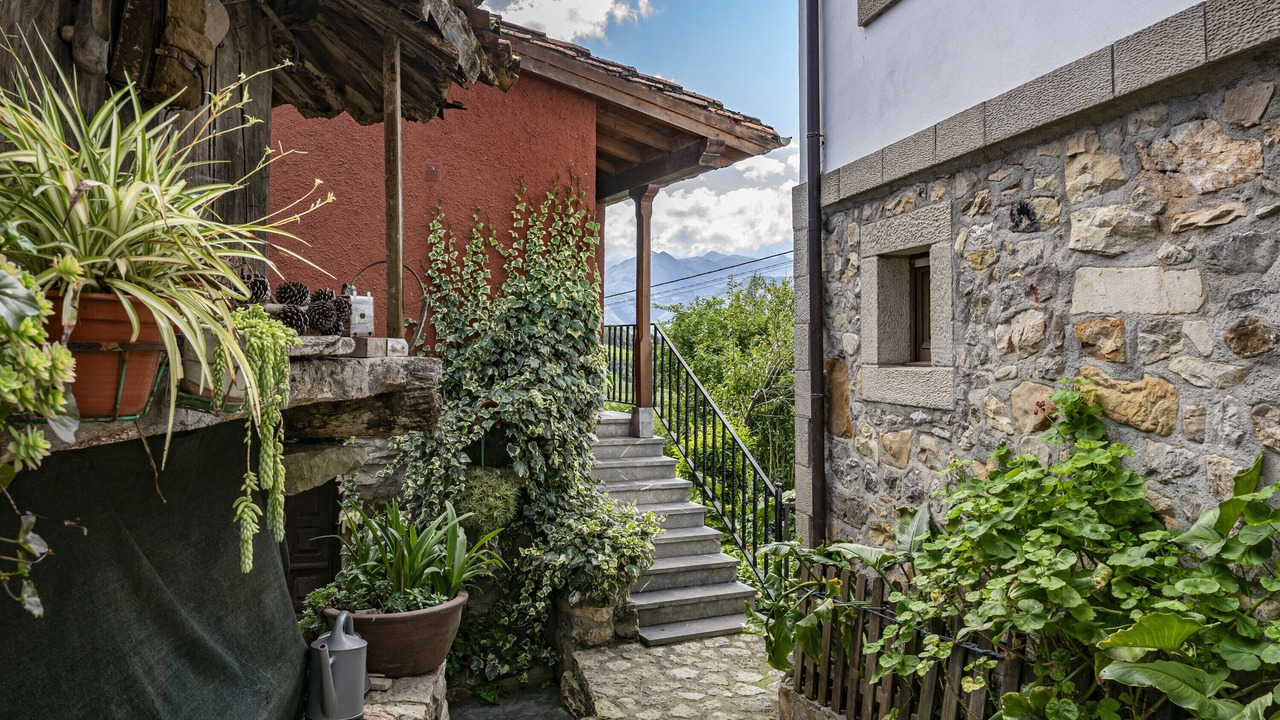 Photo of Outdoor in Llenin