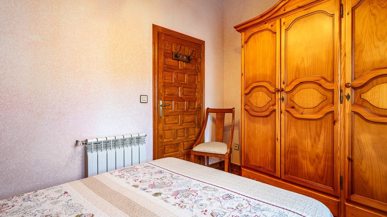 Photo of Bedroom in Llenin