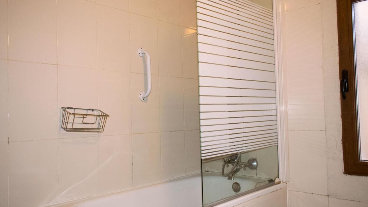 Photo of Bathroom in Velamazan