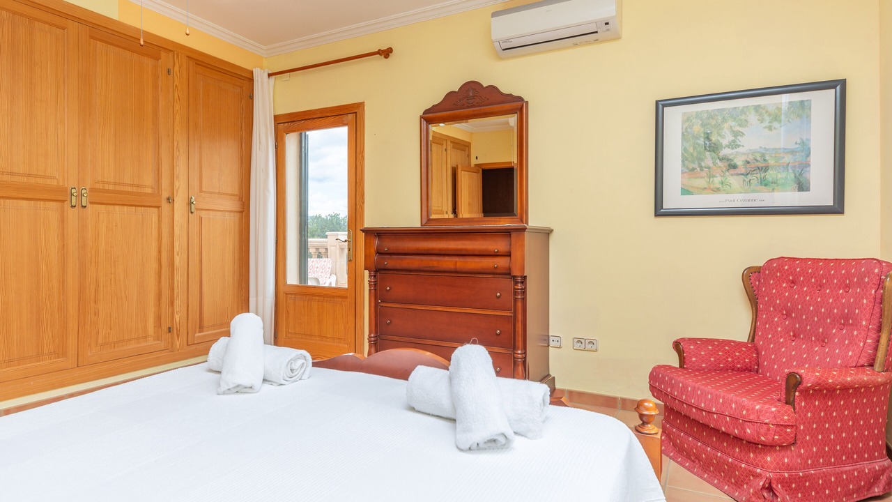 Photo of Bedroom in Es Garrovers