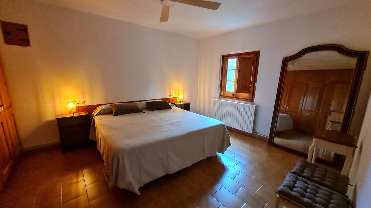 Photo of Bedroom in Llambilles