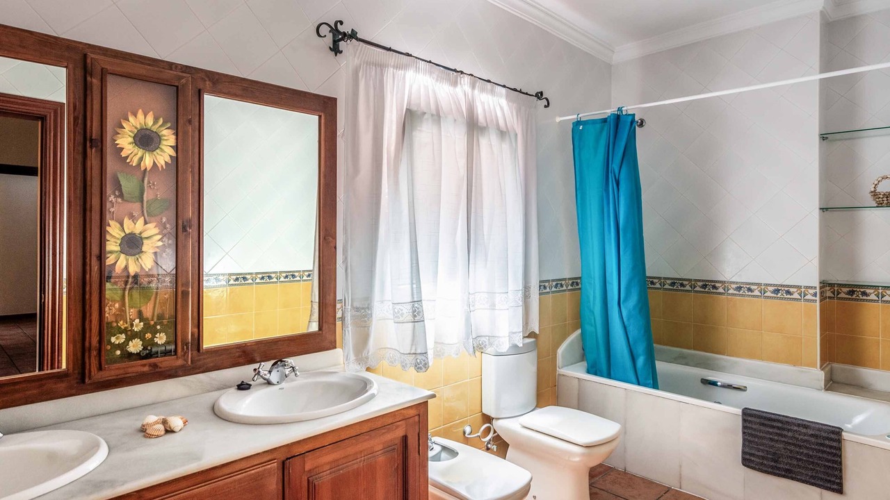 Photo of Bathroom in Torrequebrada