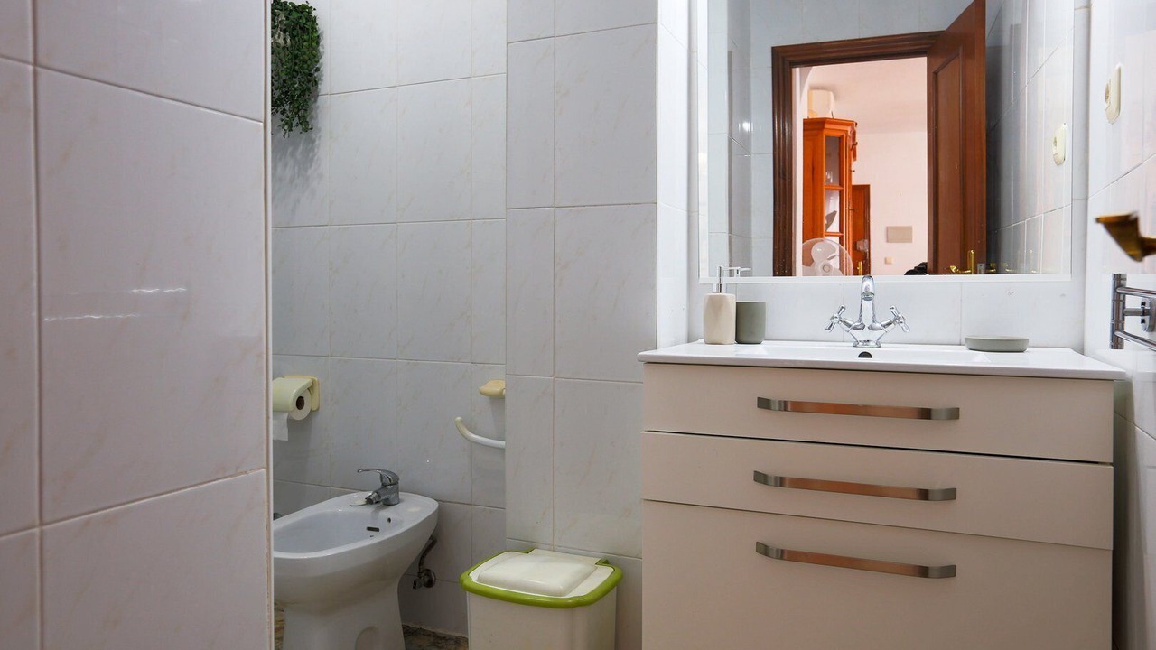Photo of Bathroom in Los Nietos
