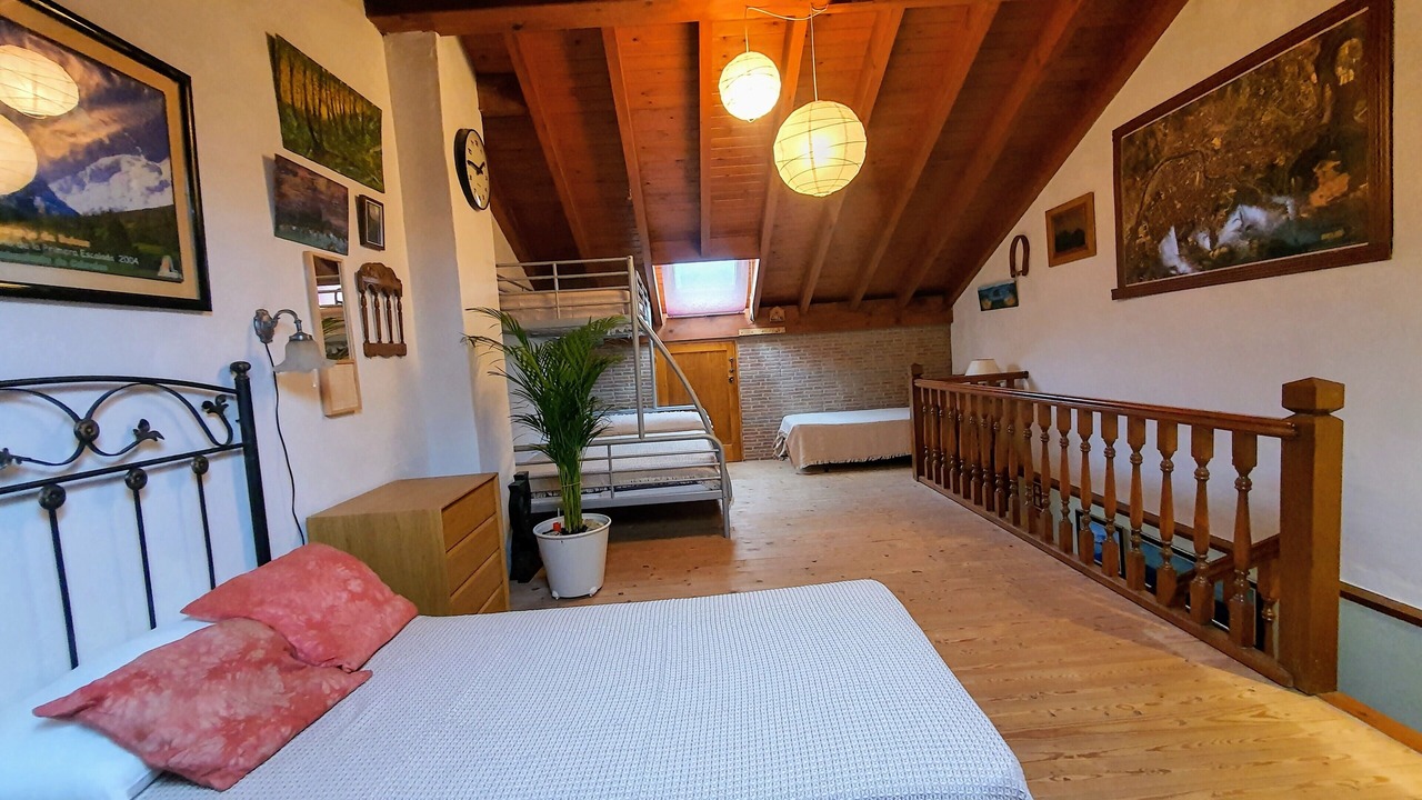 Photo of Bedroom in Poo