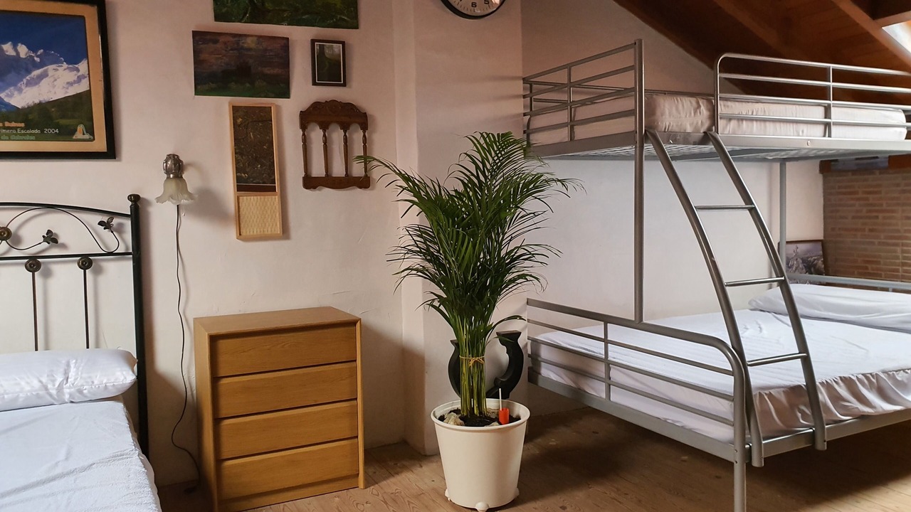 Photo of Bedroom in Poo
