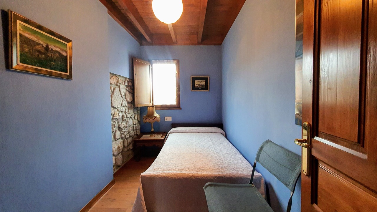 Photo of Bedroom in Poo