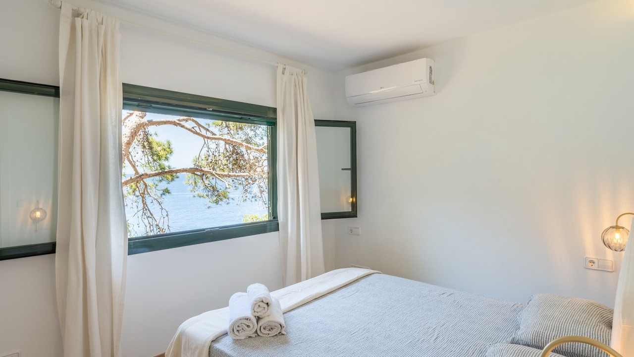 Photo of Bedroom in Banyalbufar
