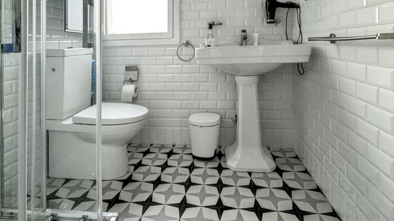 Photo of Bathroom in Poo
