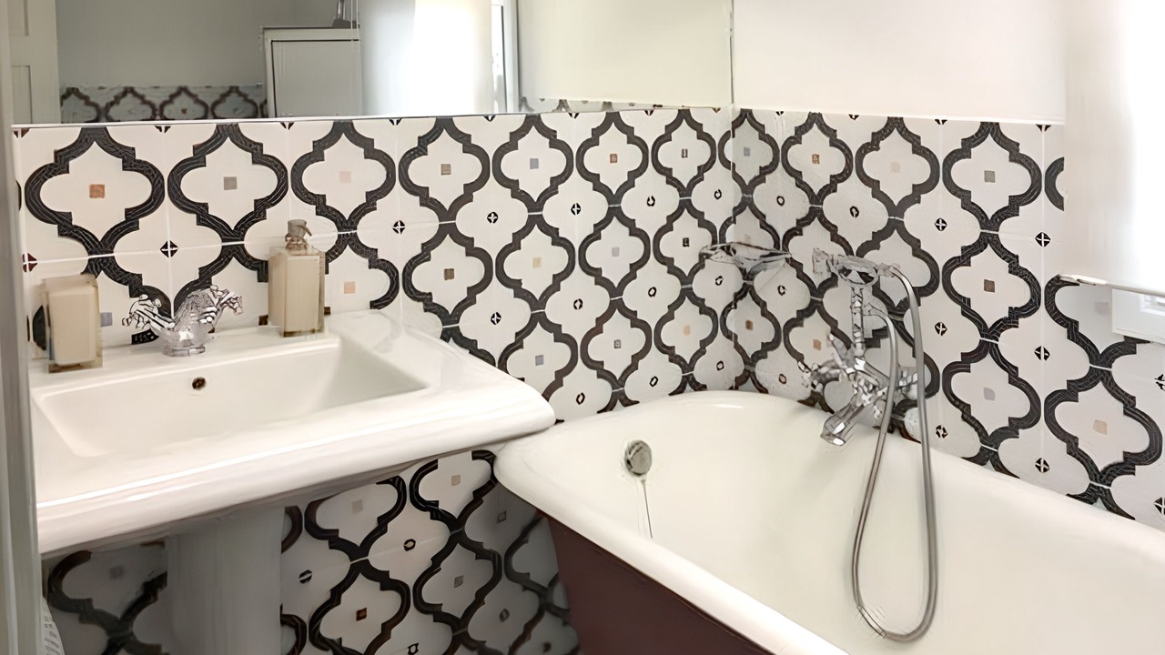 Photo of Bathroom in Poo