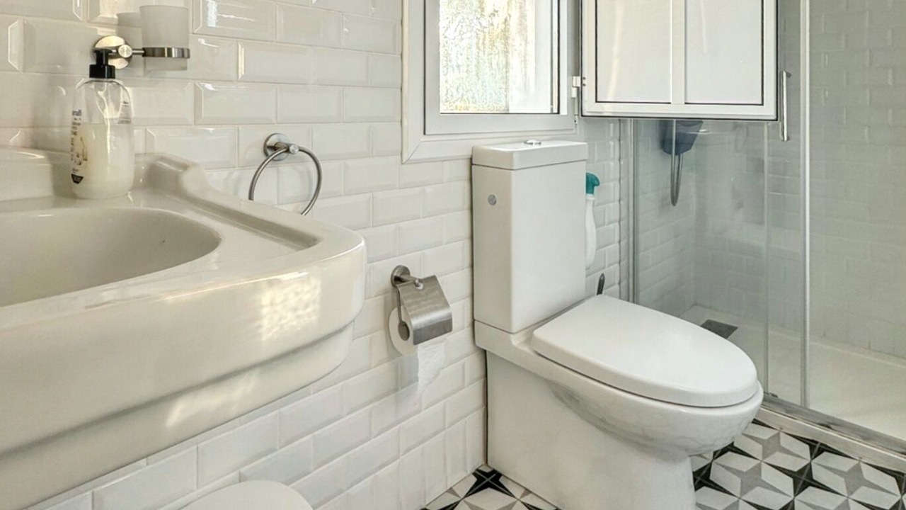 Photo of Bathroom in Poo