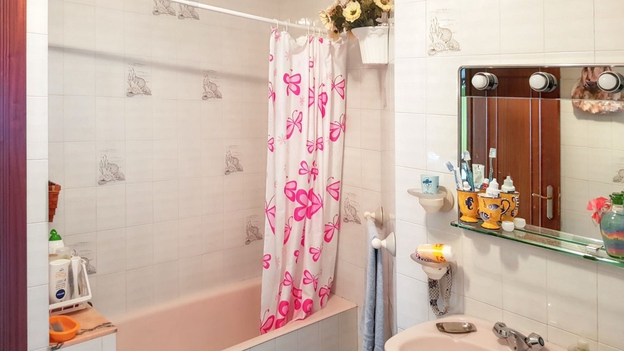 Photo of Bathroom in Faro