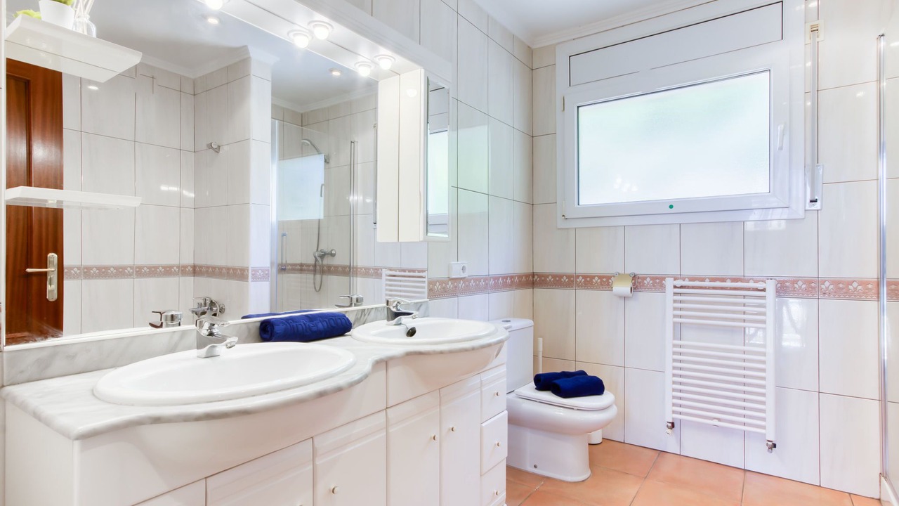 Photo of Bathroom in El Mas Isaac