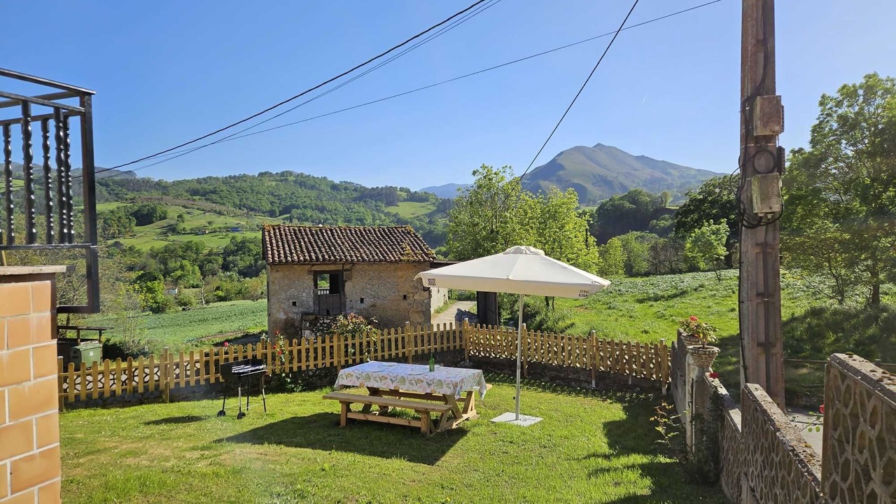 Photo of Outdoor in Parres