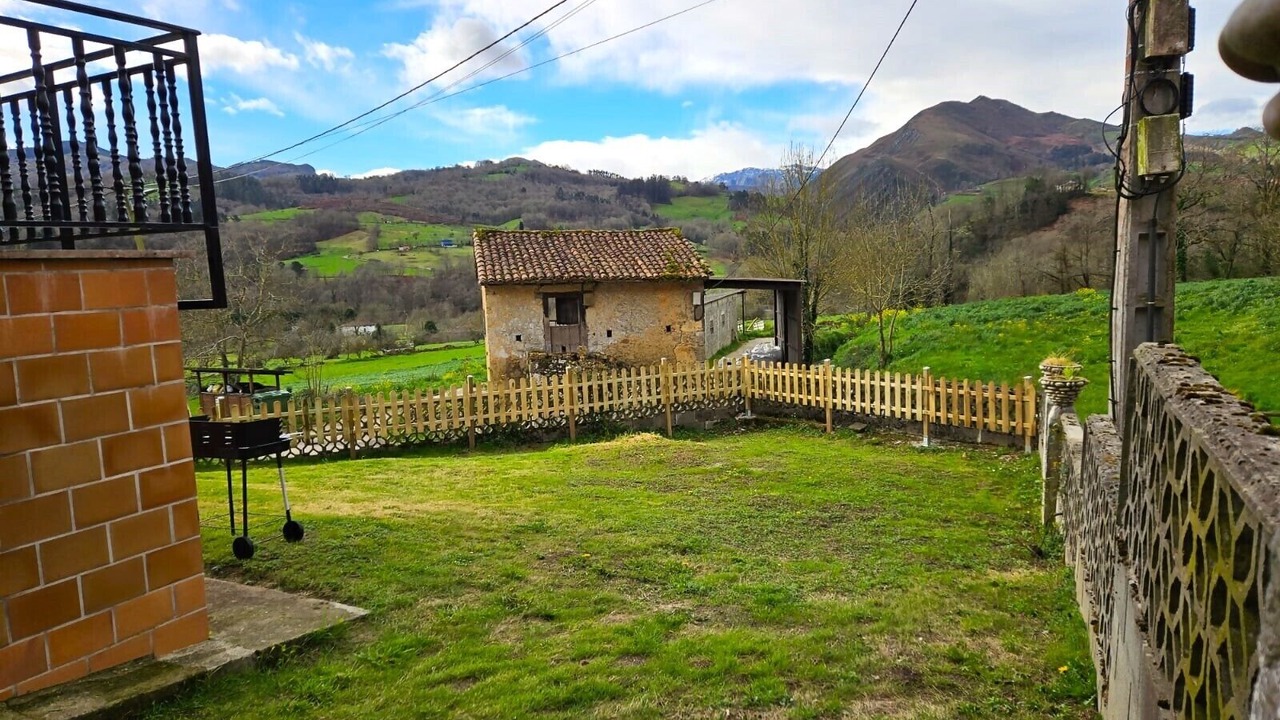 Photo of Outdoor in Parres