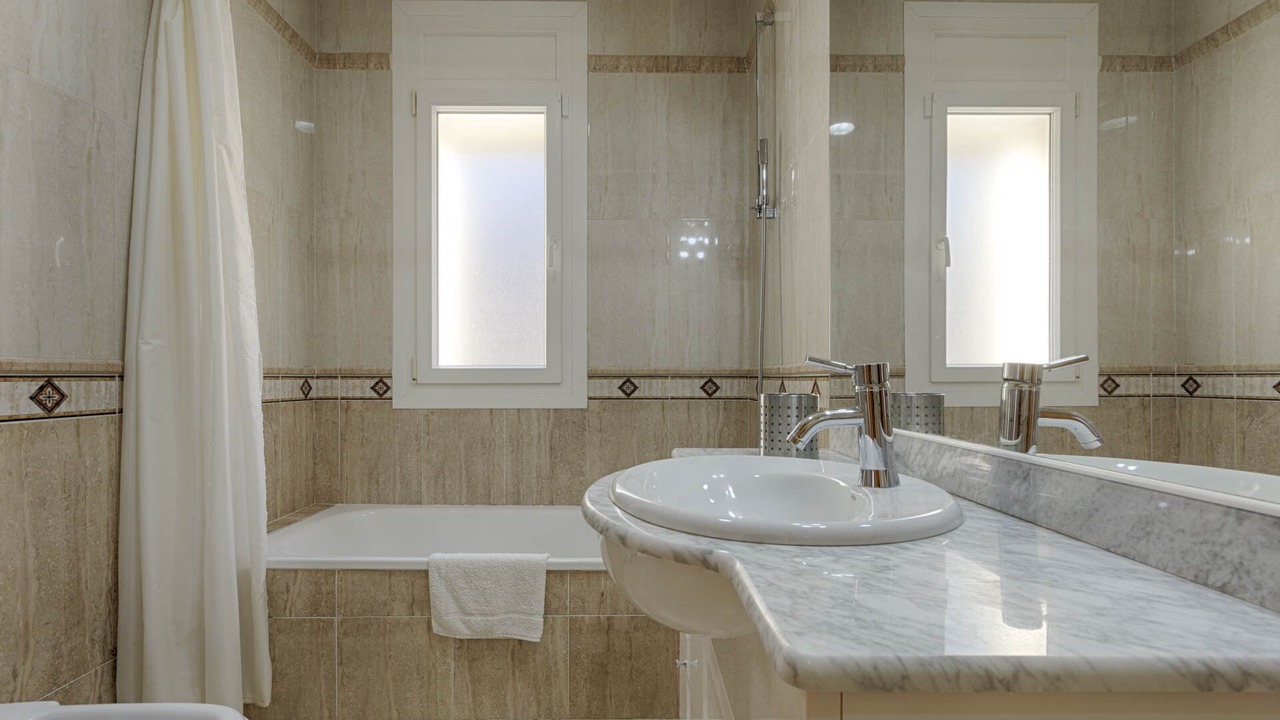 Photo of Bathroom in Palau-Saverdera