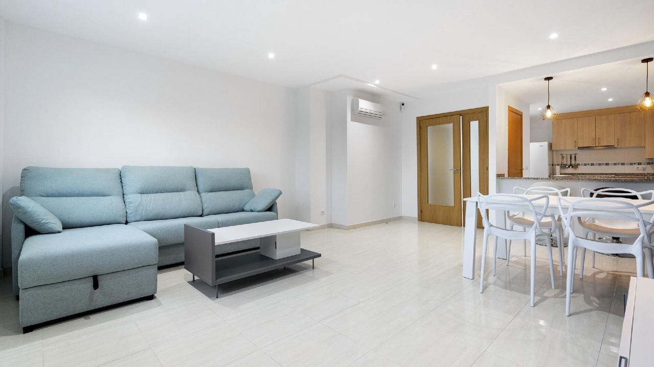 Photo of Livingroom in Roses Town Center