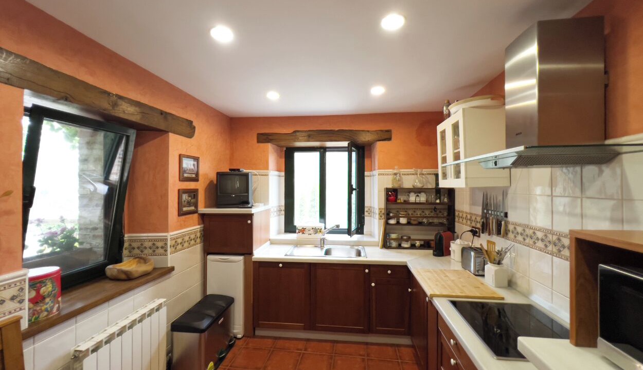 Photo of Kitchen in Fuentes de Penacorada