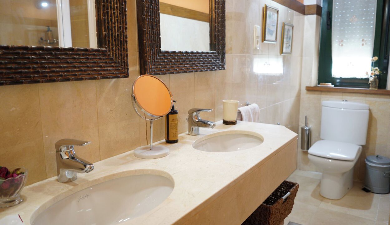 Photo of Bathroom in Fuentes de Penacorada