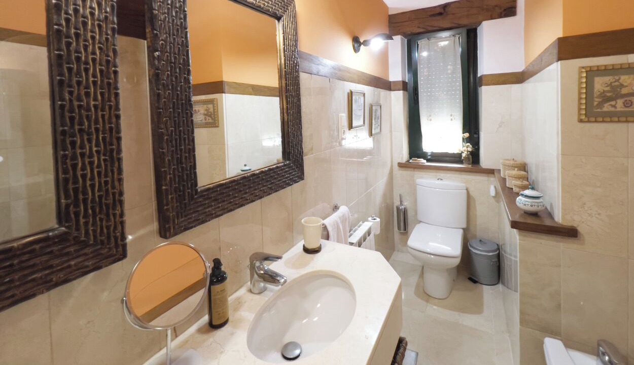 Photo of Bathroom in Fuentes de Penacorada