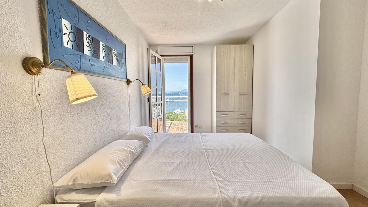 Photo of Bedroom in Roses Town Center