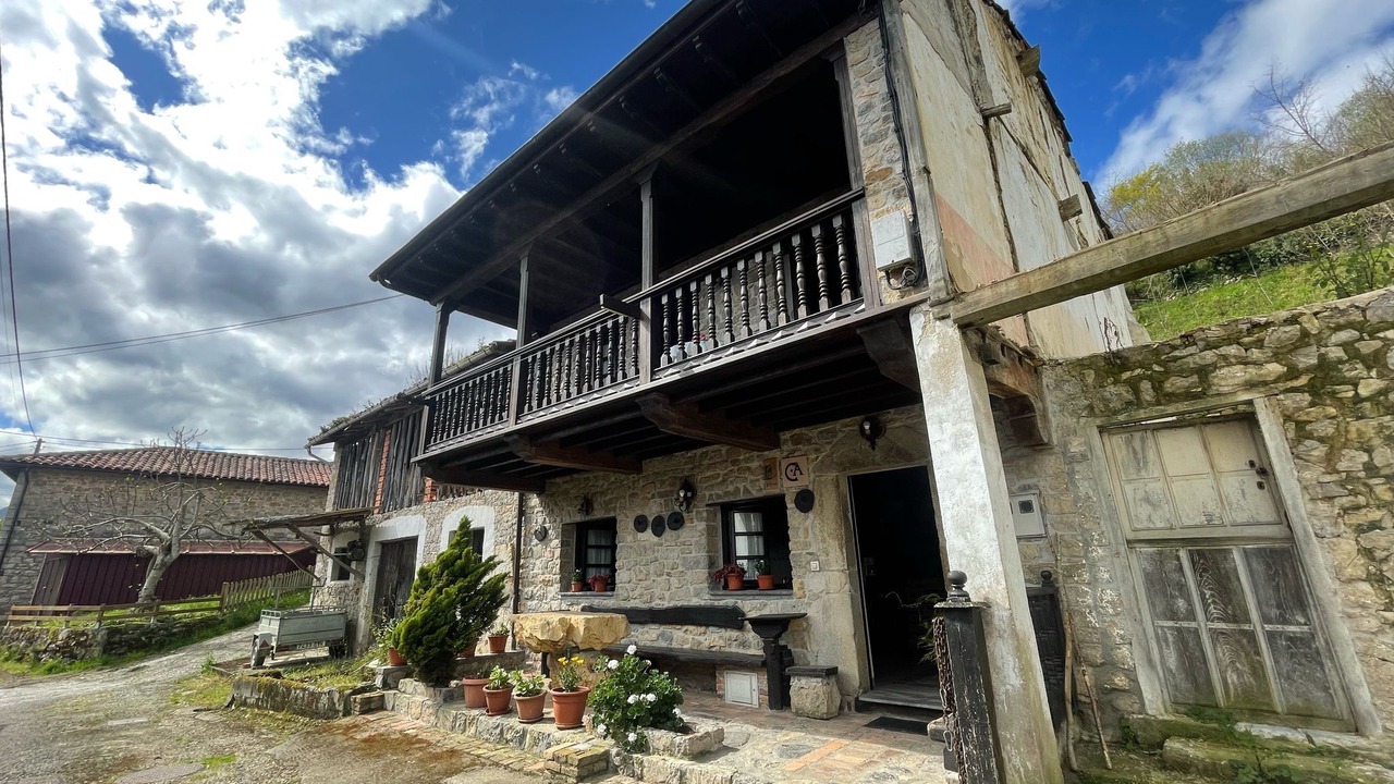 Photo of Outdoor in Llerandi
