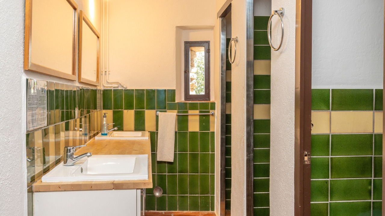 Photo of Bathroom in Camos