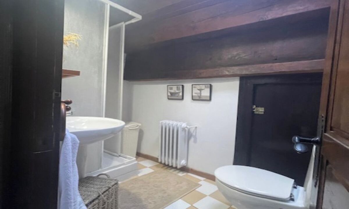 Photo of Bathroom in Andrin