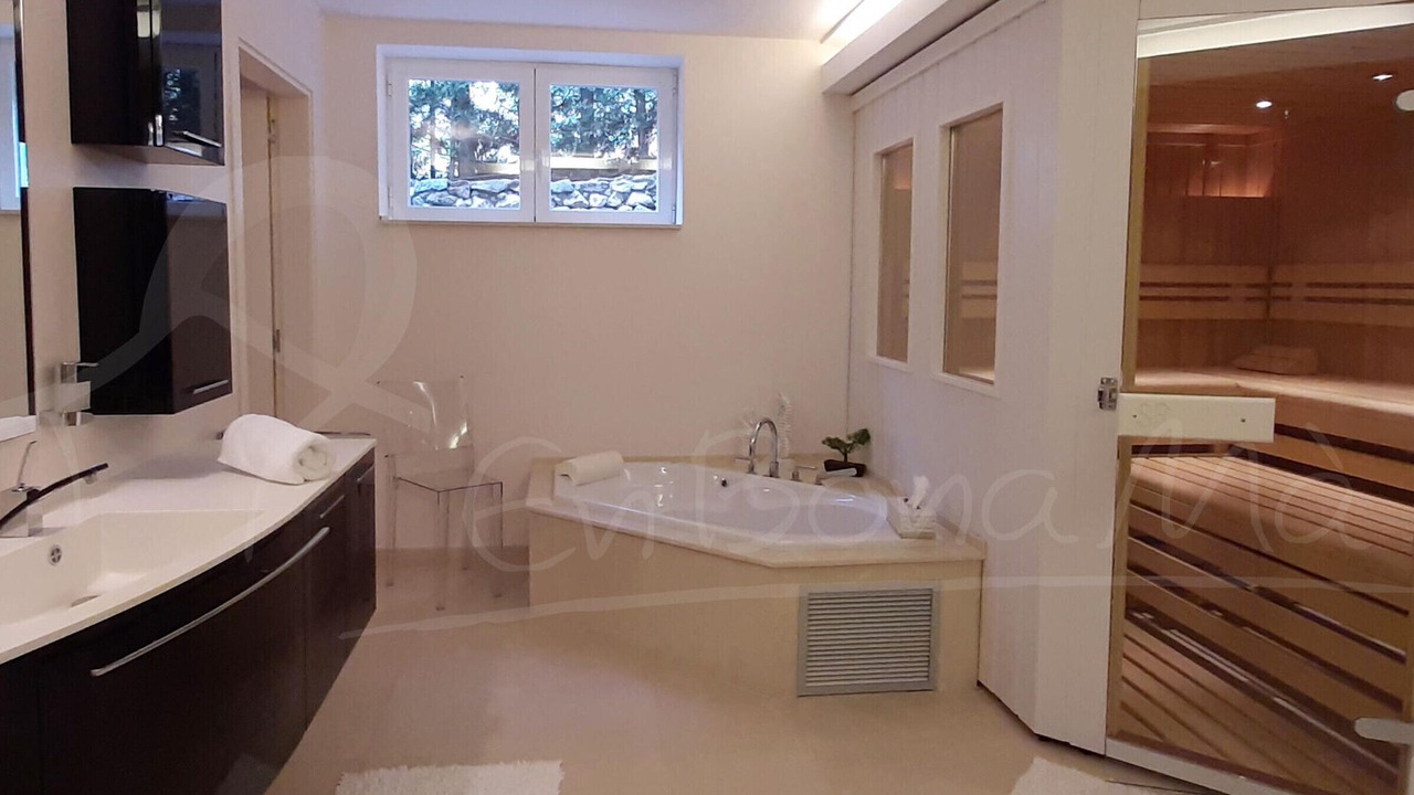 Photo of Bathroom in Palau-Saverdera