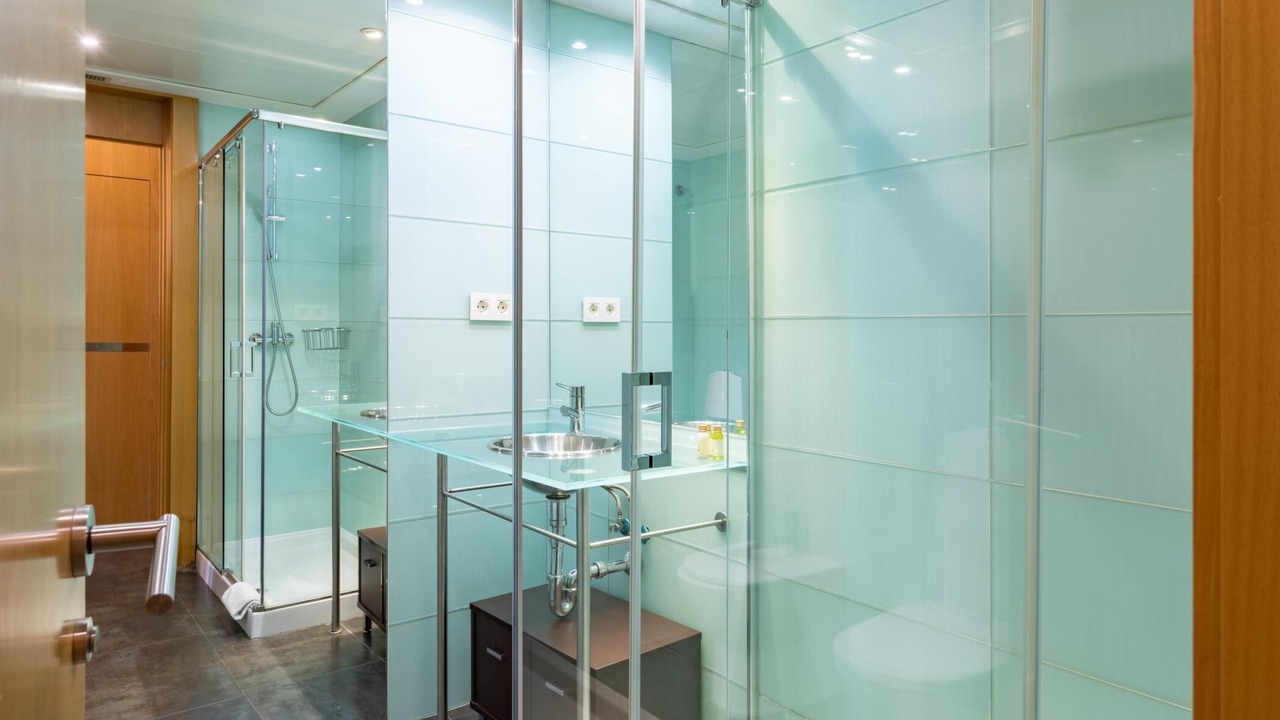 Photo of Bathroom in Trafalgar