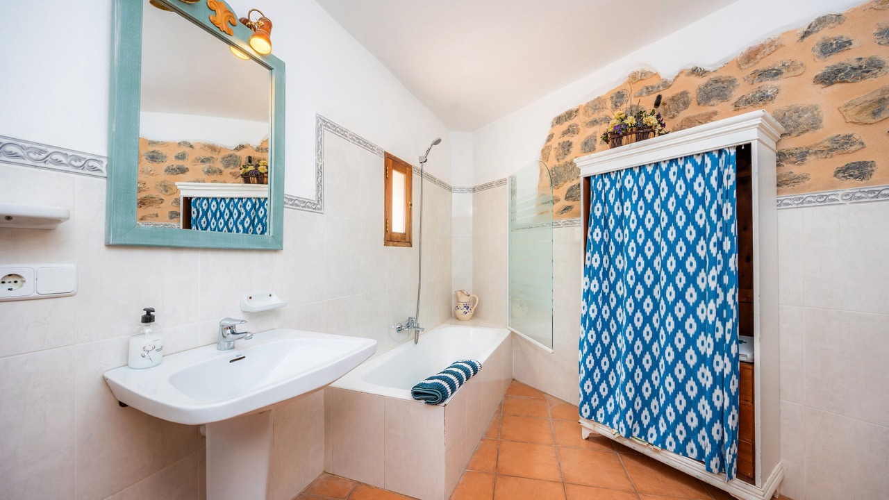 Photo of Bathroom in Biniaraix