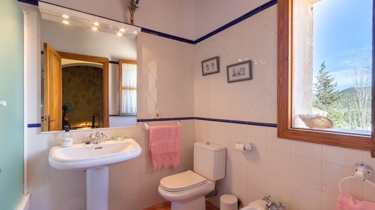 Photo of Bathroom in Alaro