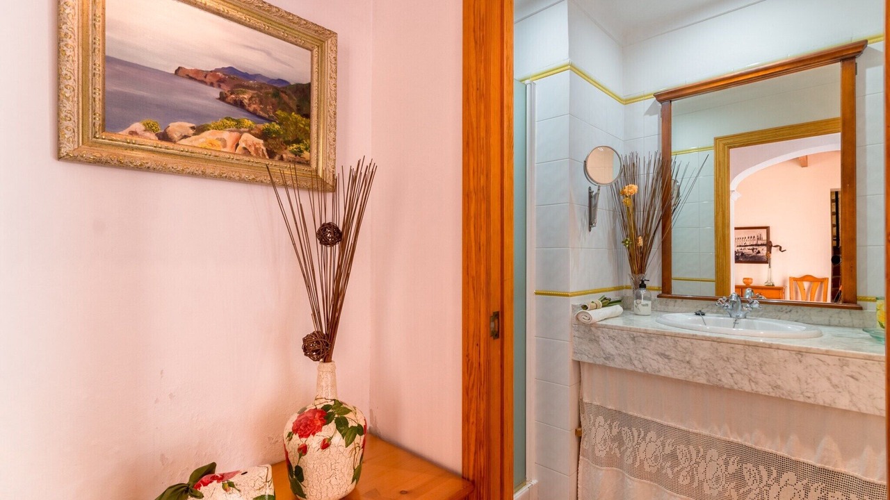 Photo of Bathroom in Alaro