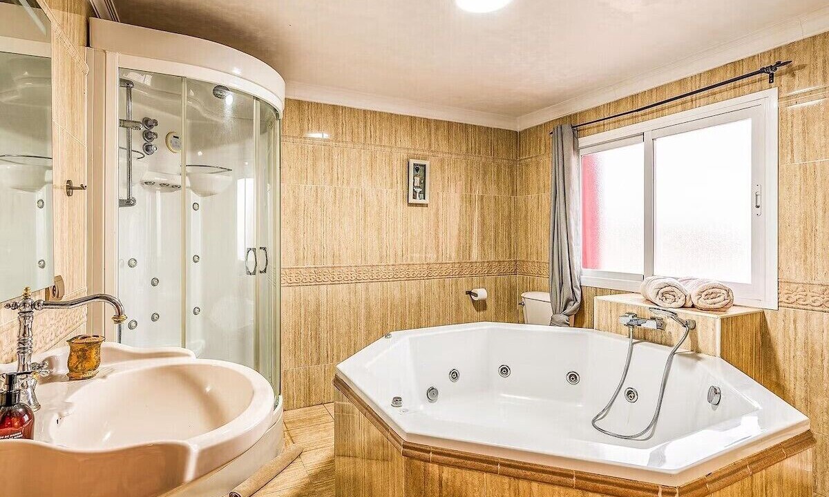Photo of Bathroom in Torrequebrada