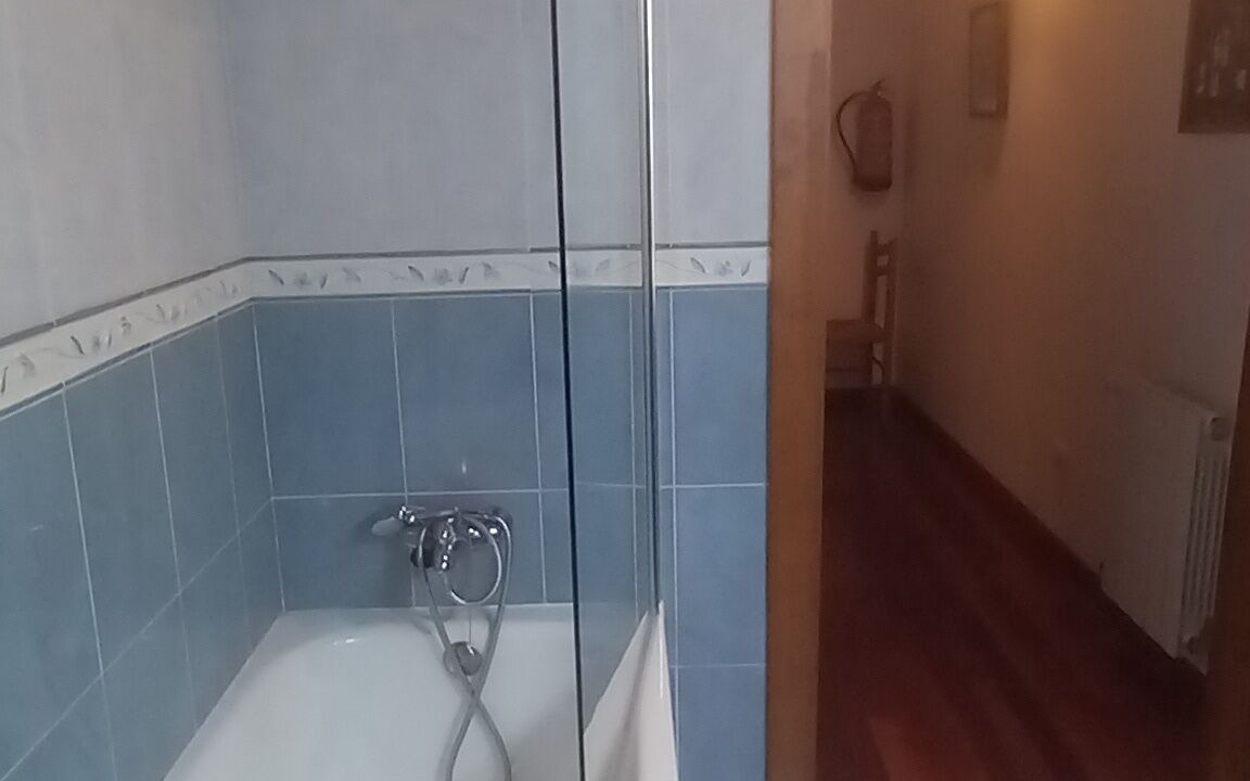 Photo of Bathroom in Poo