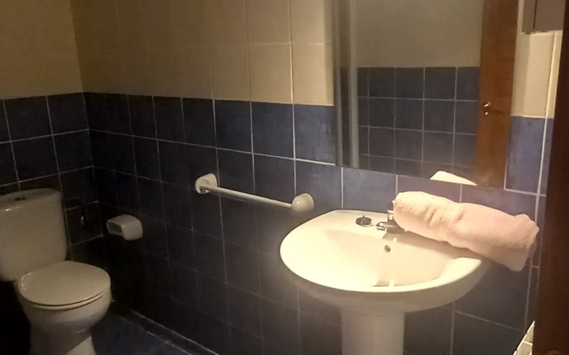 Photo of Bathroom in Poo