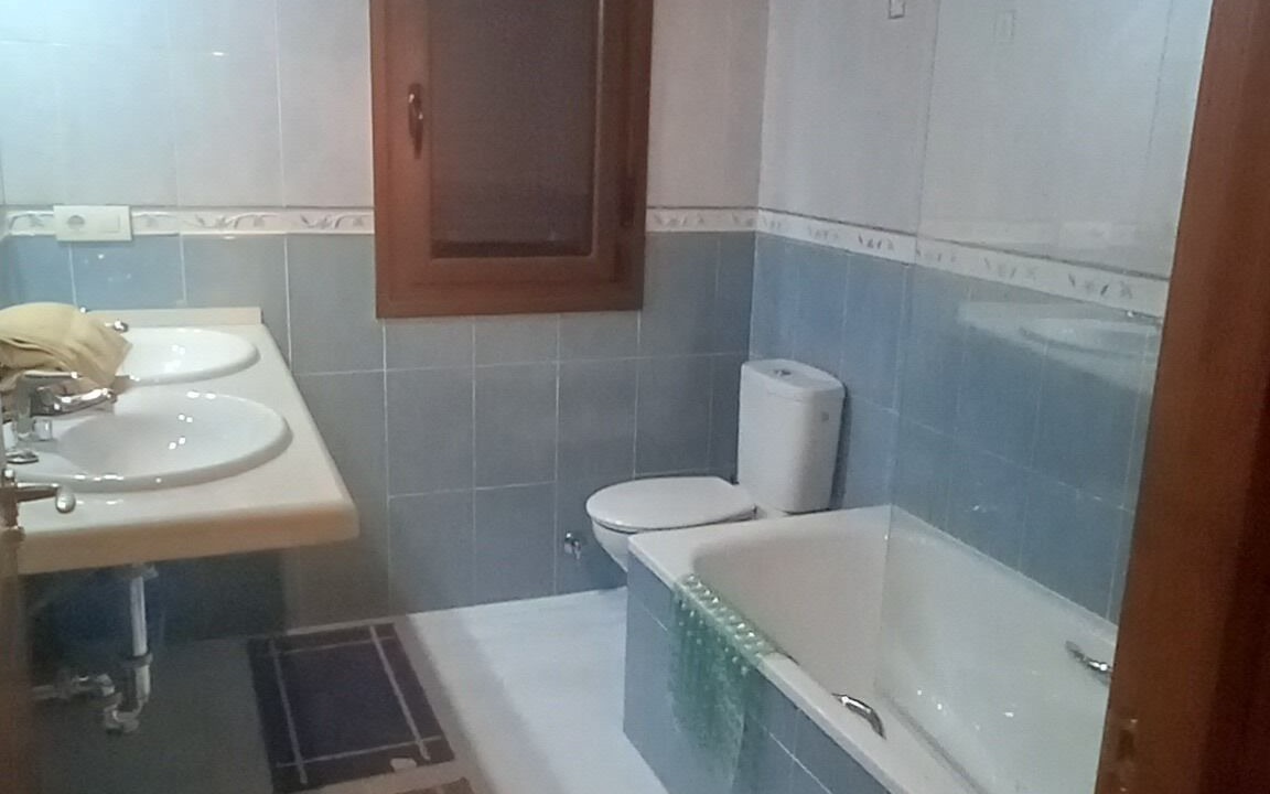 Photo of Bathroom in Poo